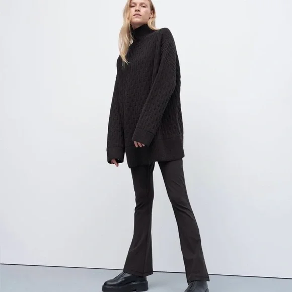 Align High-Rise Mini-Flared Pant *Regular - Picture 1 of 6